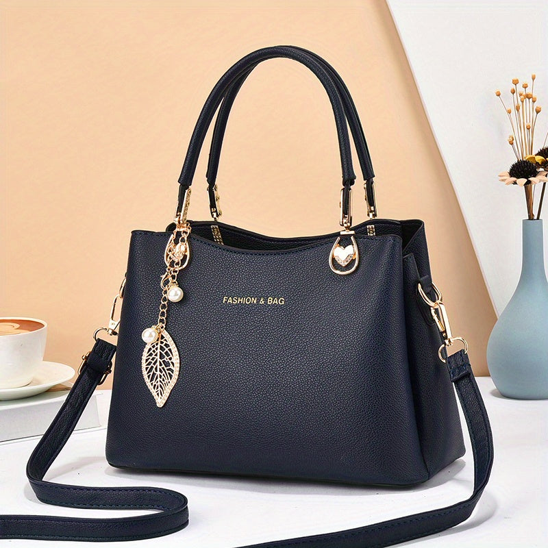 Handtas dames – elegant met gouden details en bedel