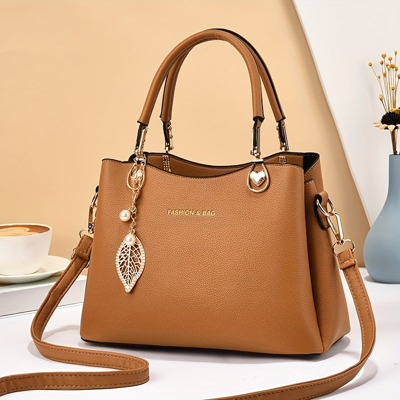Handtas dames – elegant met gouden details en bedel
