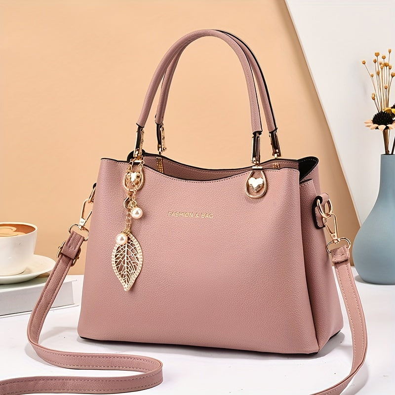 Handtas dames – elegant met gouden details en bedel
