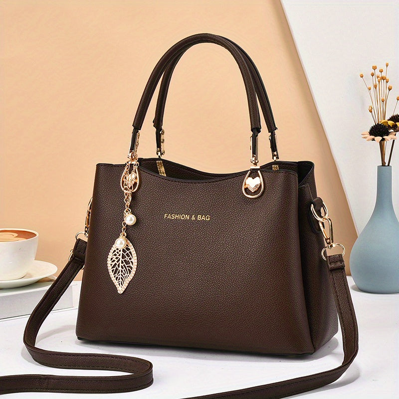 Handtas dames – elegant met gouden details en bedel